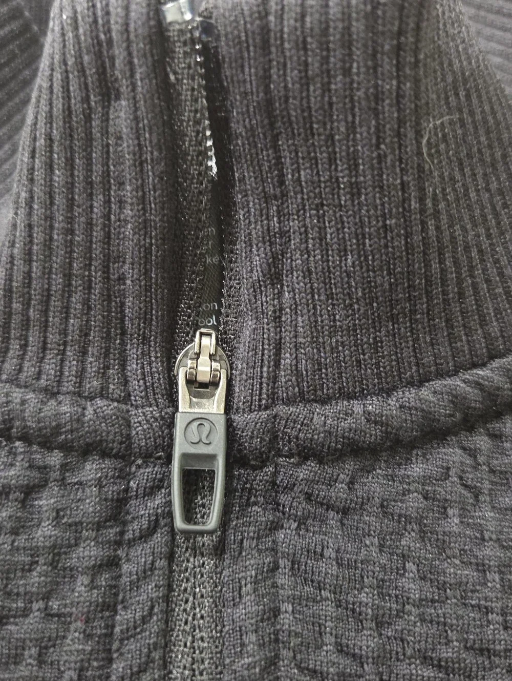 lululemon athletica Half Zip  Black Men's  Pull-Over Top Enginereed Warmth Sz SM